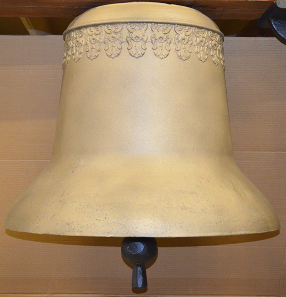 31inch Ornate early bronze bell with no date or inscriptions